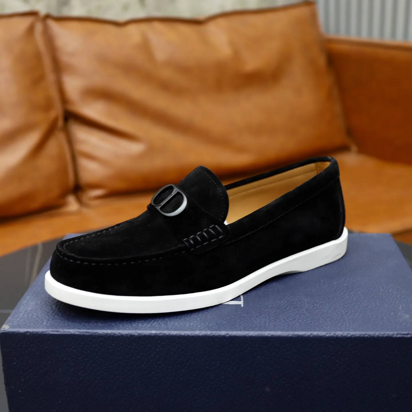 Ex-factory price: 560🙅‍♂️🙅‍♂️🙅‍♂️ Brand: Dior DIOR Standard code: Men's code 38/44 (45 can be customized) Grade: Same as the official website Material: Original cowhide stitching, cowhide lining, original TPU wear-resistant soft outsole Style categories: Leisure and sports version, footwear for driving, young fashion, European and American trends, British style Color: actual picture color